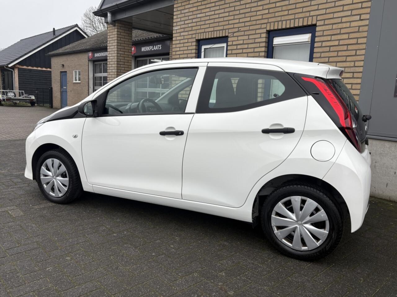 Toyota AYGO 1.0 VVT-i x-fun BT-AIRCO-1E EIGENAAR