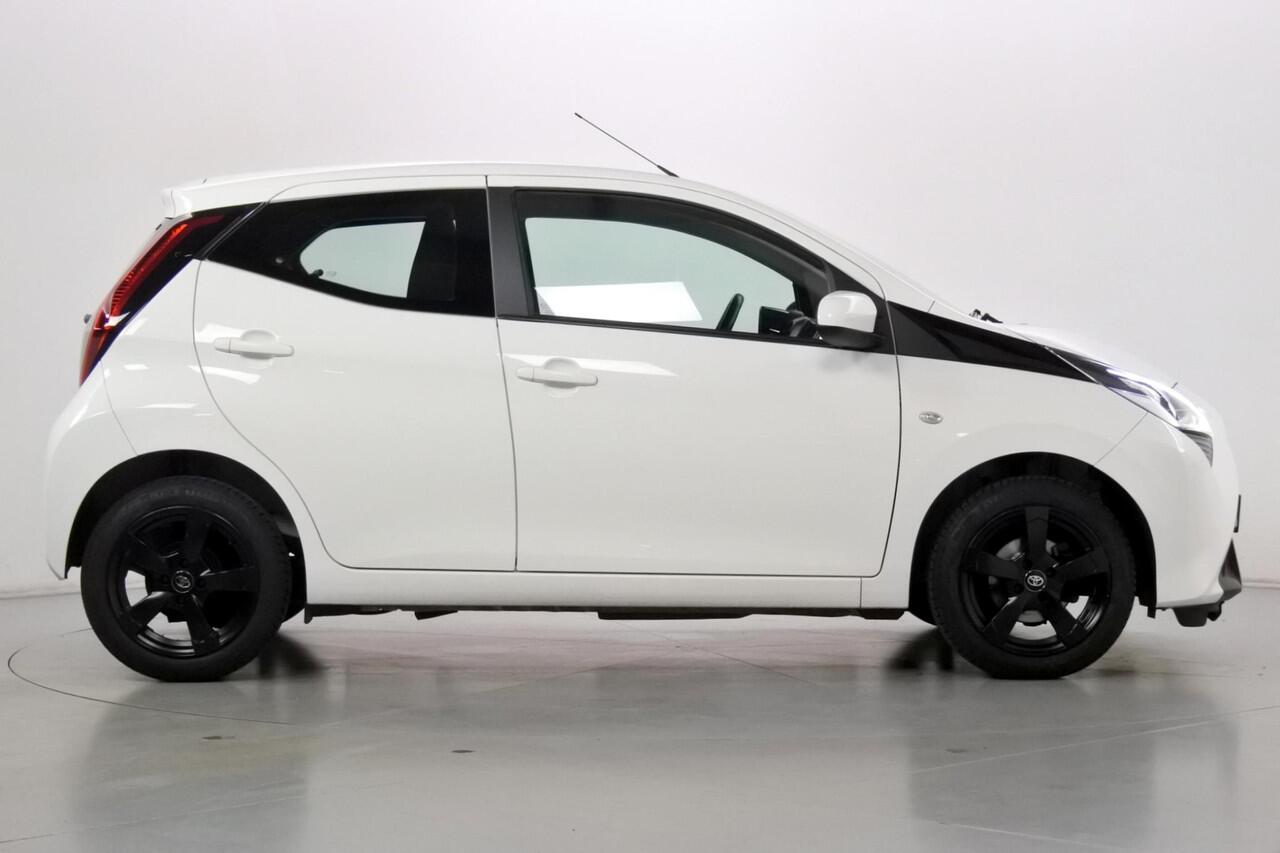 Toyota AYGO 1.0 VVT-i X-play LMV Navigatie