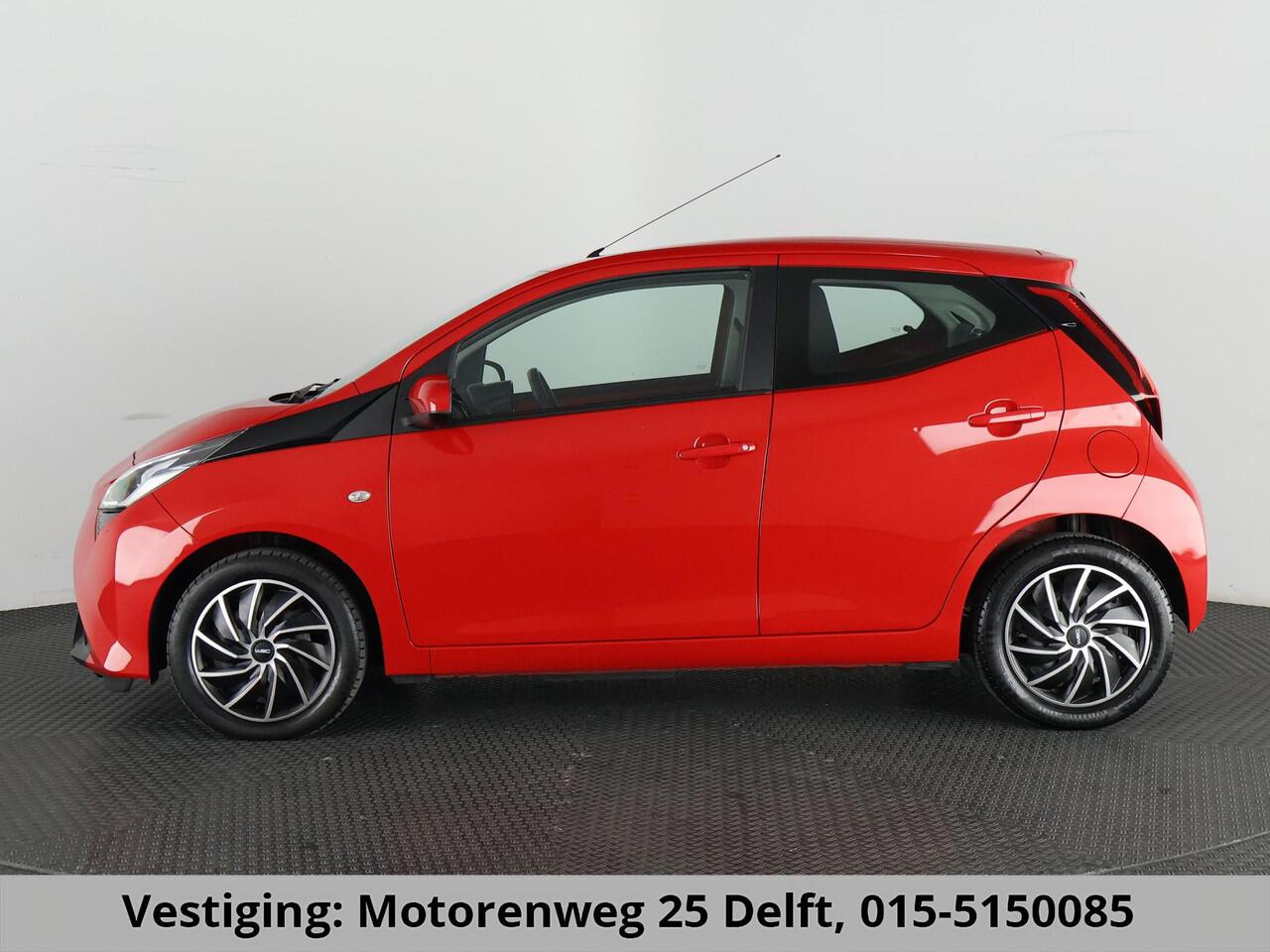 Toyota AYGO 1.0 VVT-i X-PLAY CARPLAY NAVI GARANTIE 2030* . CAMERA . DEALER ONDERHOUDEN . APPLE CARPLAY & ANDROID AUTO