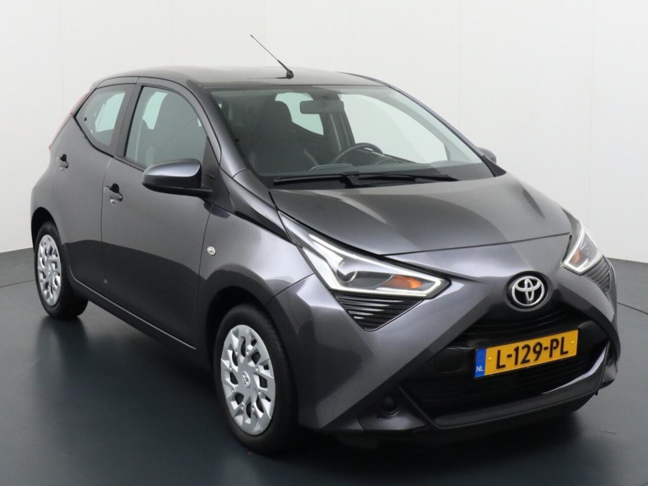 Toyota AYGO X-PLAY,A CAMERA.CARPLAY NAVIGATIE,AIRCO ,NED AUTO