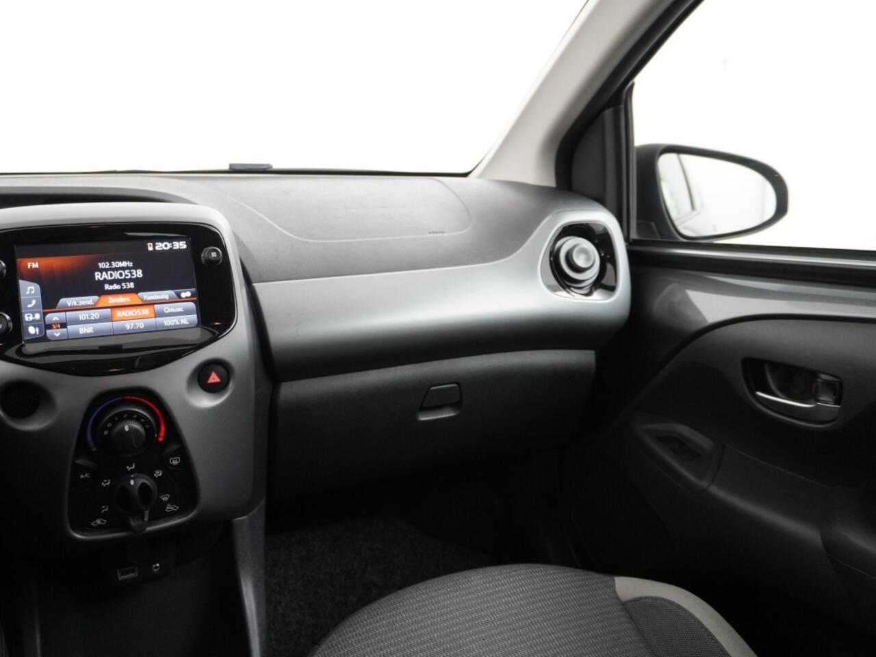 Toyota AYGO X-PLAY,A CAMERA.CARPLAY NAVIGATIE,AIRCO ,NED AUTO