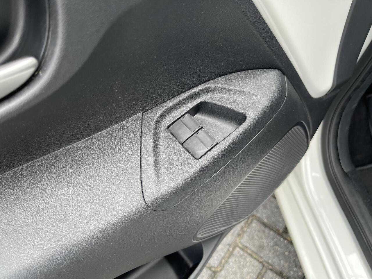 Toyota AYGO 1.0 VVT-i x-play cabrio | Open vouwdak | Origineel NL | 1e eigenaar | Apple Carplay/Android Auto | Achteruitrijcamera | Garantie t/m 06-2031 of 200.000km