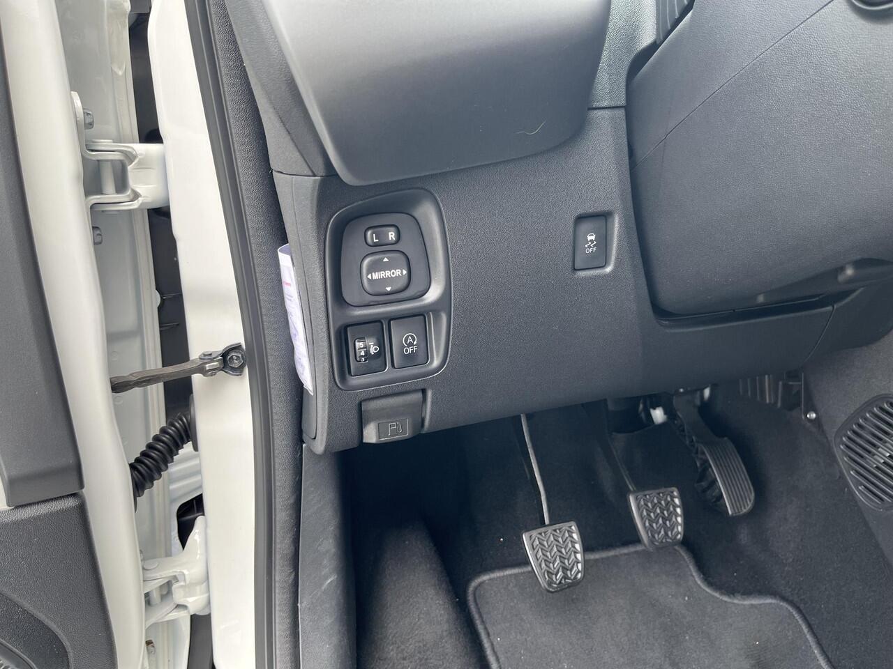 Toyota AYGO 1.0 VVT-i x-play cabrio | Open vouwdak | Origineel NL | 1e eigenaar | Apple Carplay/Android Auto | Achteruitrijcamera | Garantie t/m 06-2031 of 200.000km