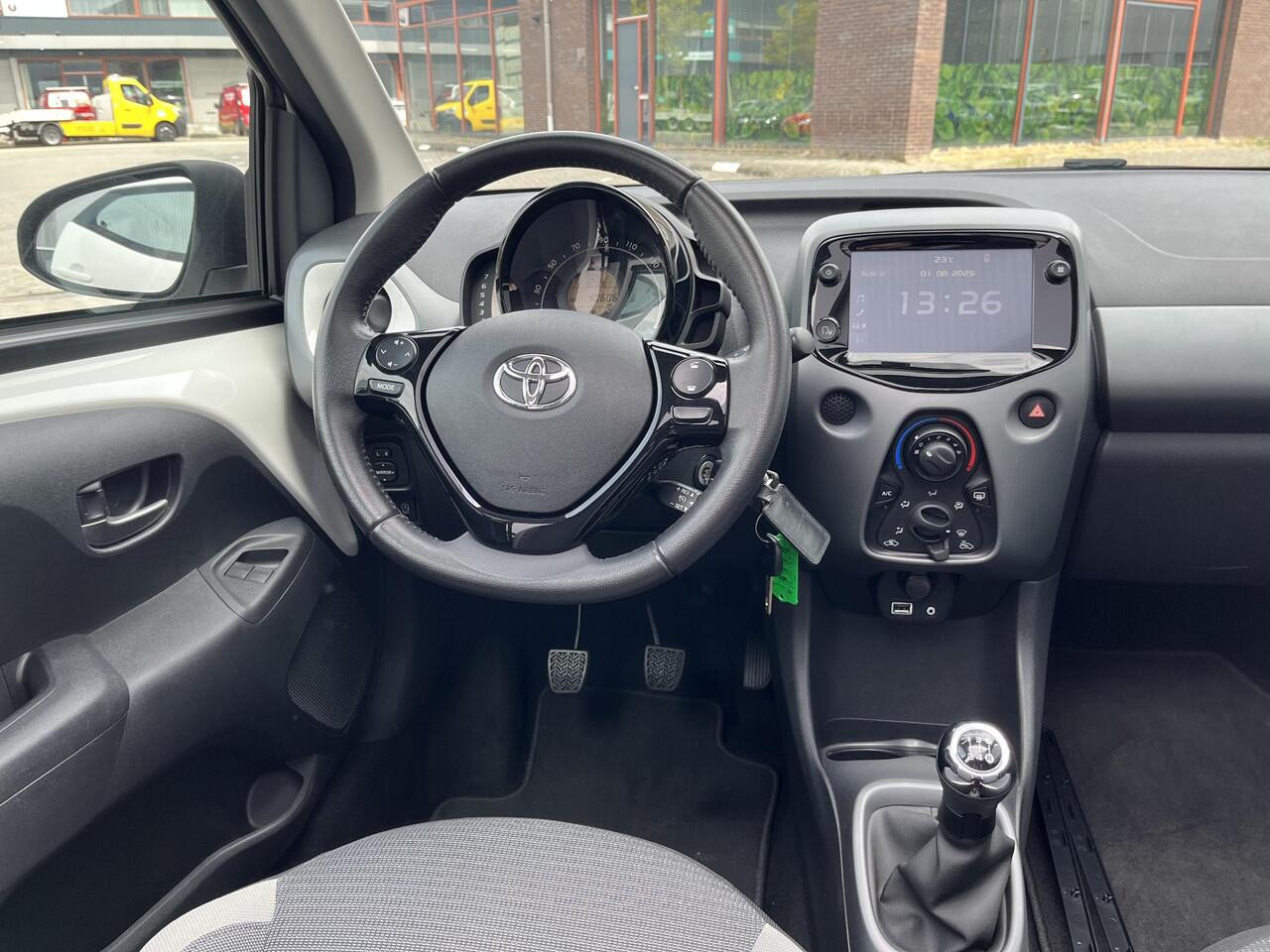 Toyota AYGO 1.0 VVT-i x-play cabrio | Open vouwdak | Origineel NL | 1e eigenaar | Apple Carplay/Android Auto | Achteruitrijcamera | Garantie t/m 06-2031 of 200.000km