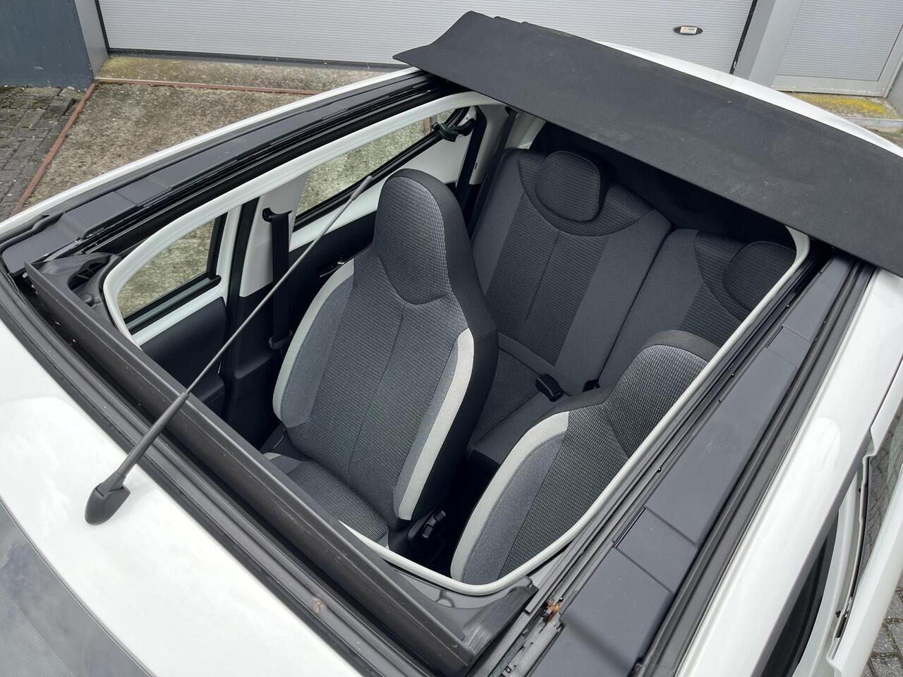 Toyota AYGO 1.0 VVT-i x-play cabrio | Open vouwdak | Origineel NL | 1e eigenaar | Apple Carplay/Android Auto | Achteruitrijcamera | Garantie t/m 06-2031 of 200.000km