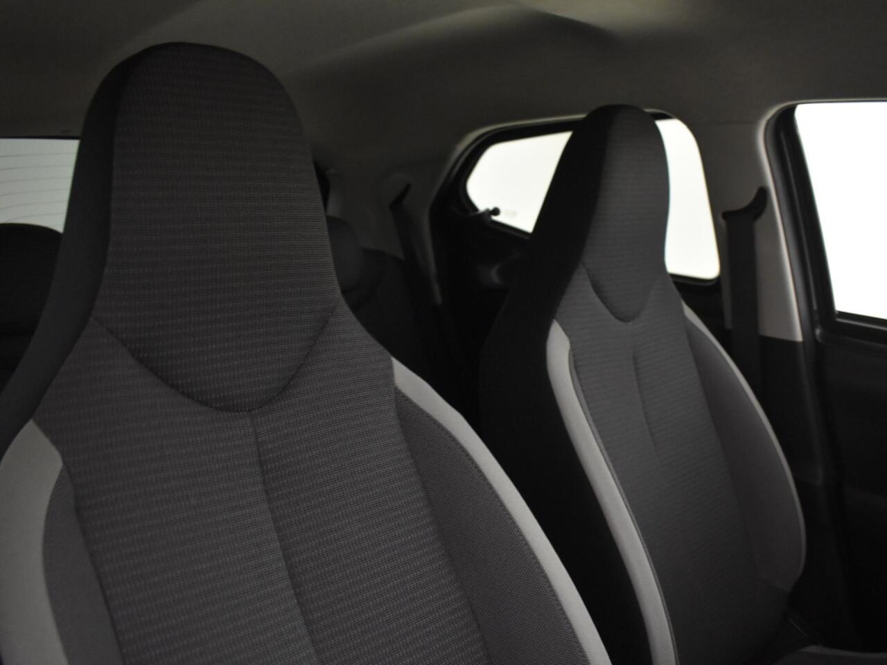 Toyota AYGO 1.0 VVT-i x-joy | Climate Controll | Camera | Carplay