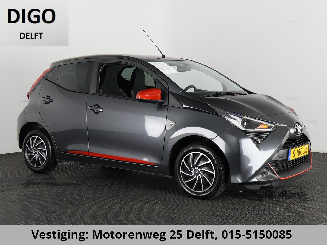 Toyota AYGO 1.0 VVT-i X-PLAY AUTOMAAT GARANTIE TOT 10-2031 BIJNA 2022. APPLE CARPLAY & ANDROID AUTO . ACHTERUITRIJ CAMERA .