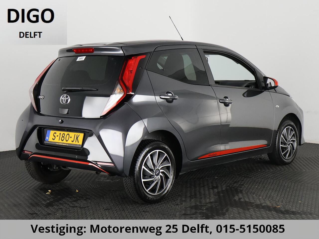 Toyota AYGO 1.0 VVT-i X-PLAY AUTOMAAT GARANTIE TOT 10-2031 BIJNA 2022. APPLE CARPLAY & ANDROID AUTO . ACHTERUITRIJ CAMERA .