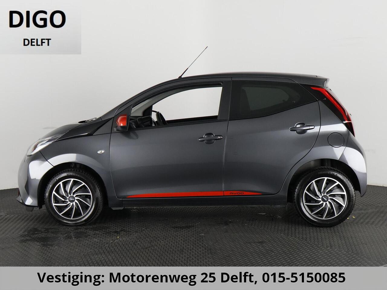 Toyota AYGO 1.0 VVT-i X-PLAY AUTOMAAT GARANTIE TOT 10-2031 BIJNA 2022. APPLE CARPLAY & ANDROID AUTO . ACHTERUITRIJ CAMERA .