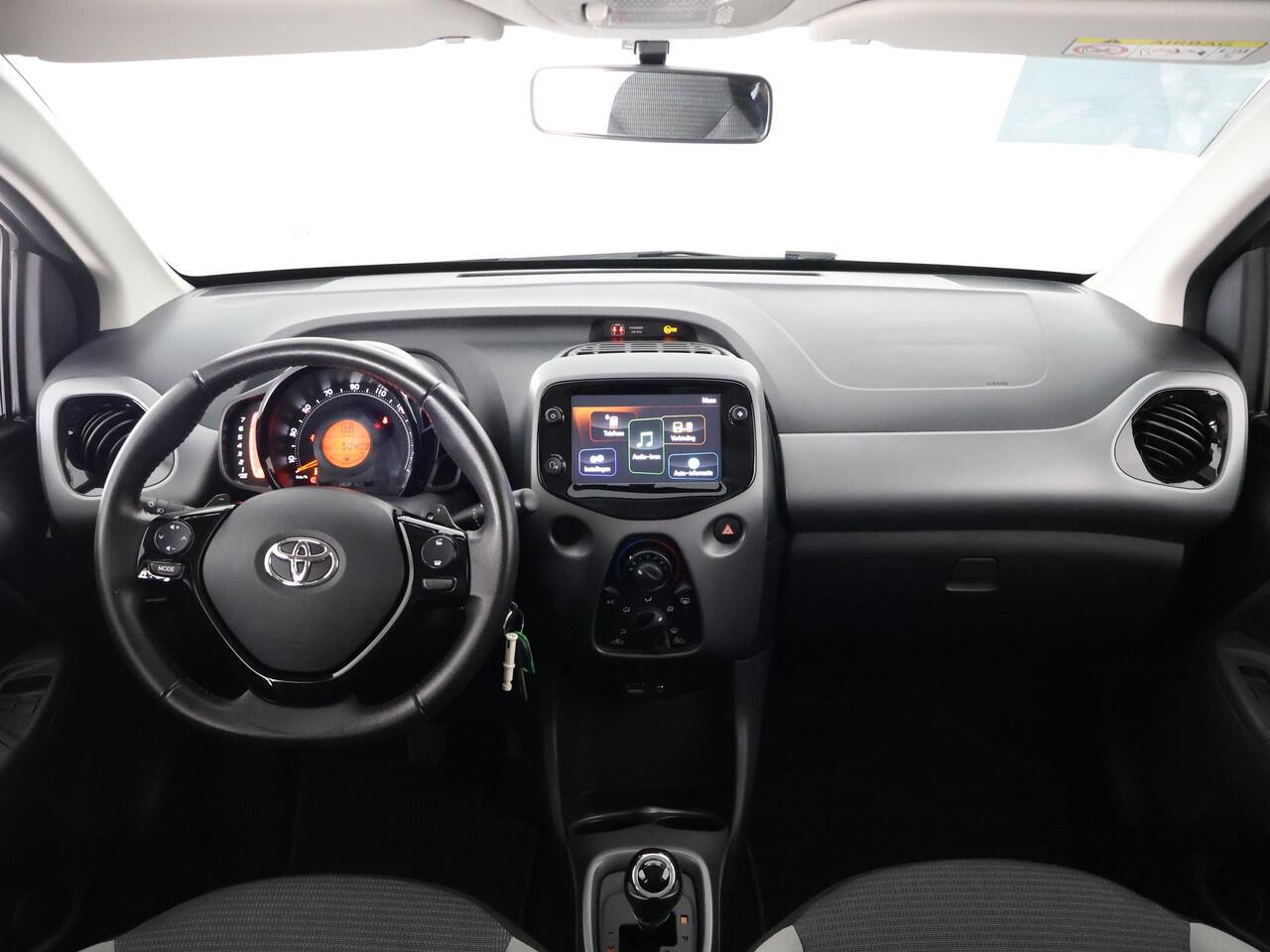 Toyota AYGO 1.0 VVT-i X-PLAY AUTOMAAT GARANTIE TOT 10-2031 BIJNA 2022. APPLE CARPLAY & ANDROID AUTO . ACHTERUITRIJ CAMERA .