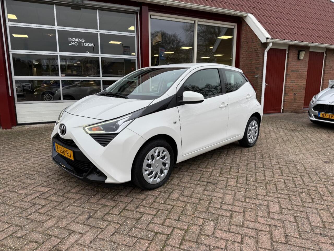 Toyota AYGO 1.0 VVT-I X-PLAY AUTOMAAT 5-DRS CAMERA/AIRCO/RADIO/CARPLAY/ ENZ.