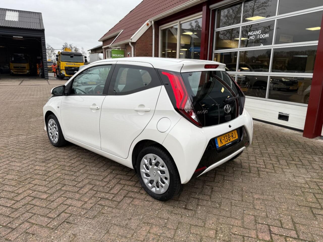 Toyota AYGO 1.0 VVT-I X-PLAY AUTOMAAT 5-DRS CAMERA/AIRCO/RADIO/CARPLAY/ ENZ.