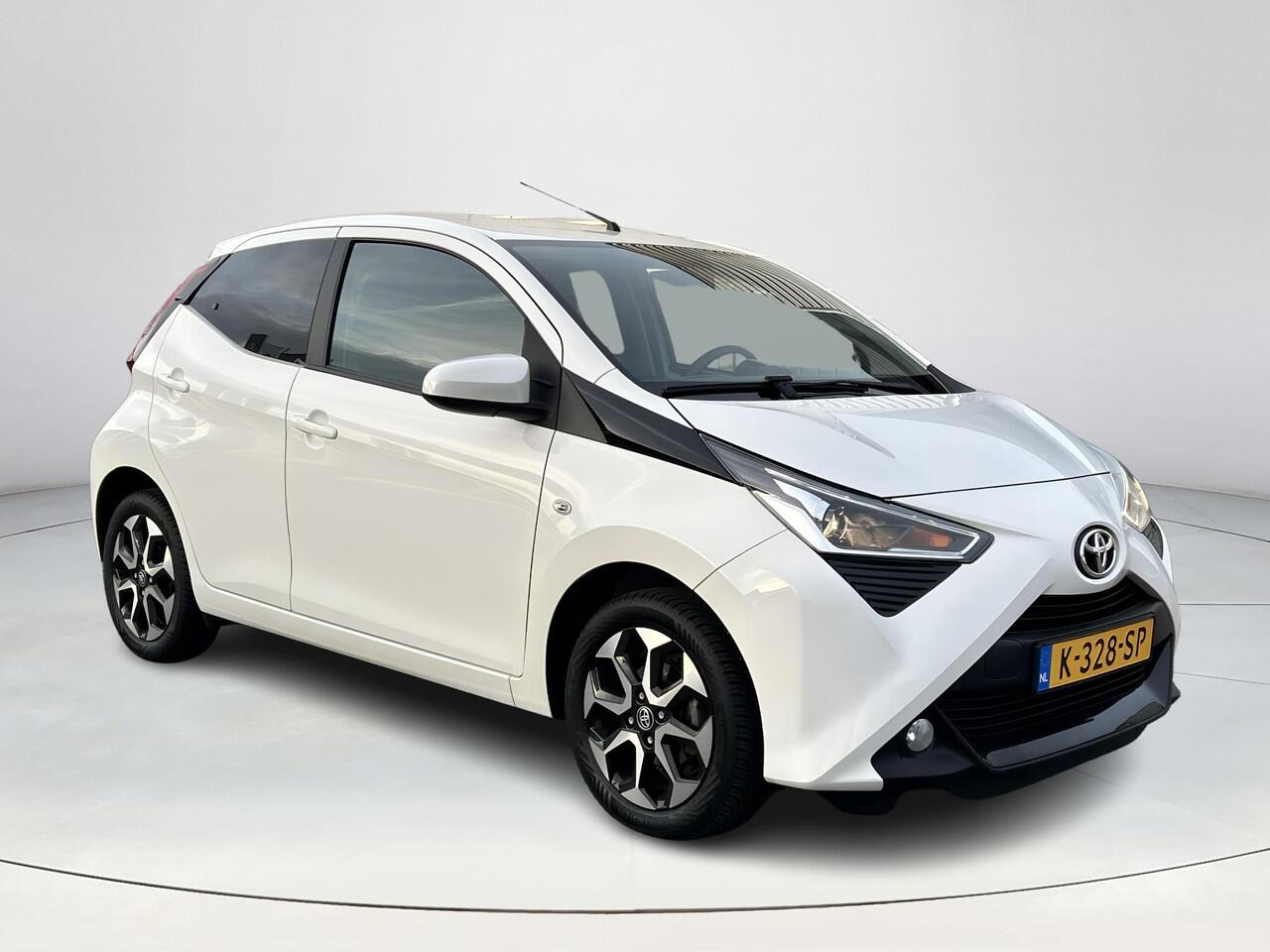 Toyota AYGO 1.0 VVT-i x-joy | All Seasonbanden| Climate control| Cruise control| Bestuurdersstoel in hoogte verstelbaar| Apple Carplay|