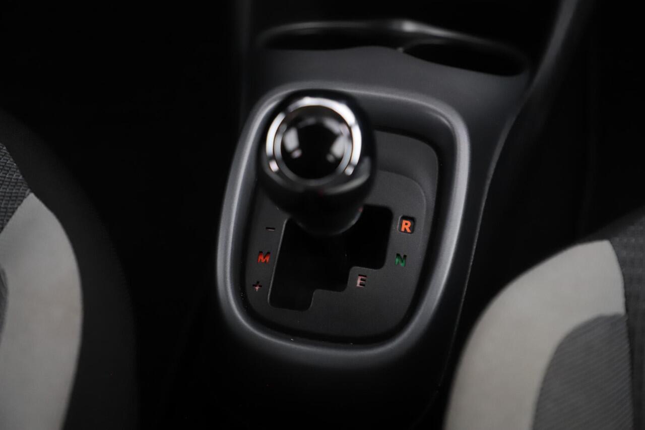 Toyota AYGO 1.0 VVT-i x-play Automaat Carplay Android/Navigatie Achteruitrijcamera Airco LED