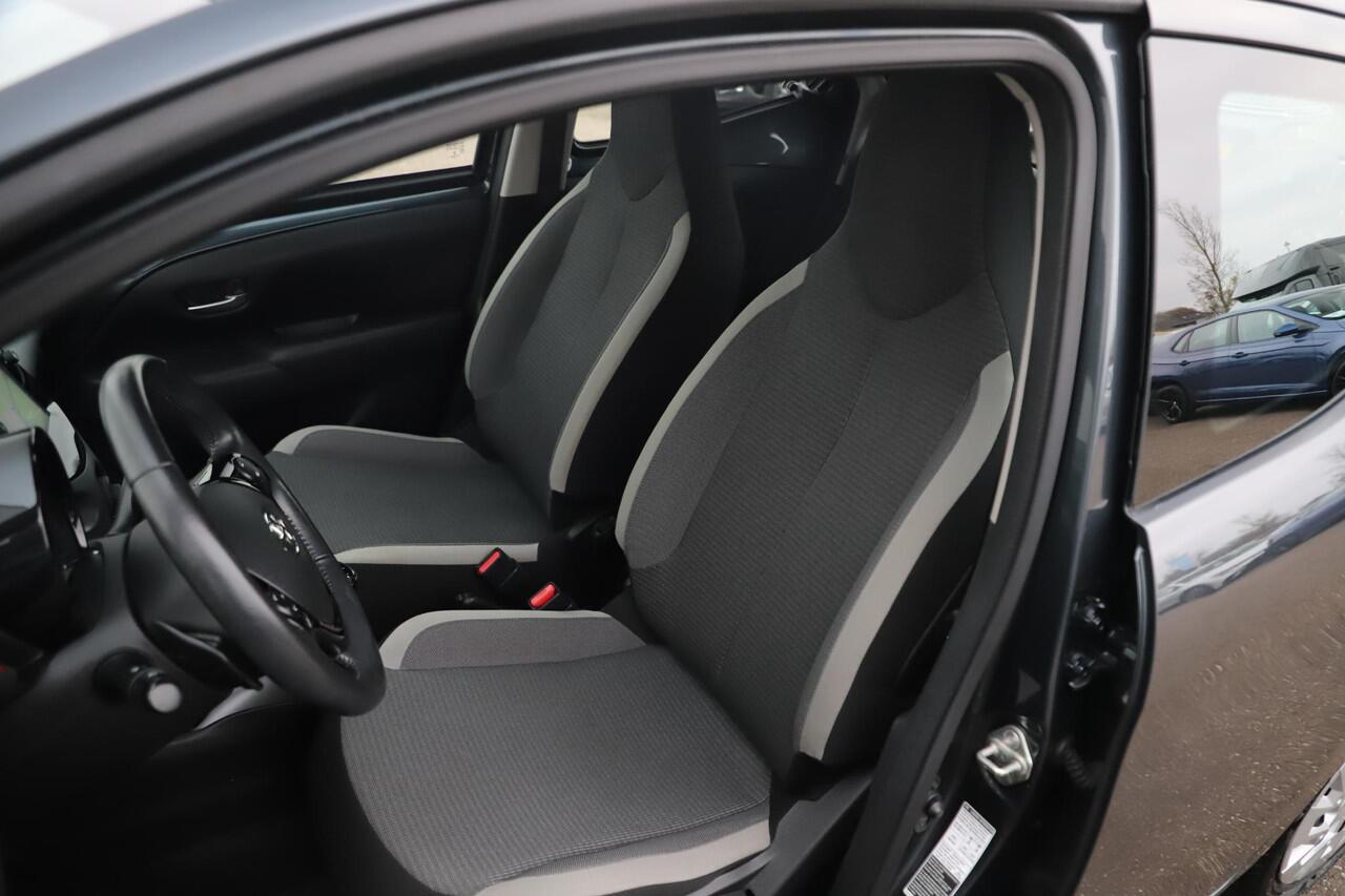 Toyota AYGO 1.0 VVT-i x-play Automaat Carplay Android/Navigatie Achteruitrijcamera Airco LED