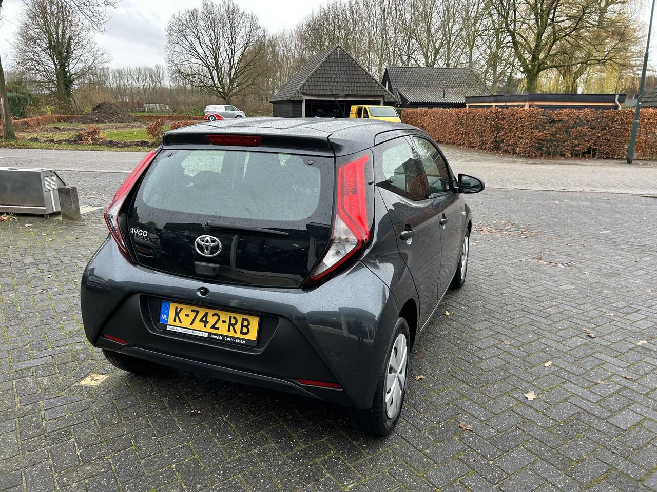 Toyota AYGO 1.0 VVT-i x-fun