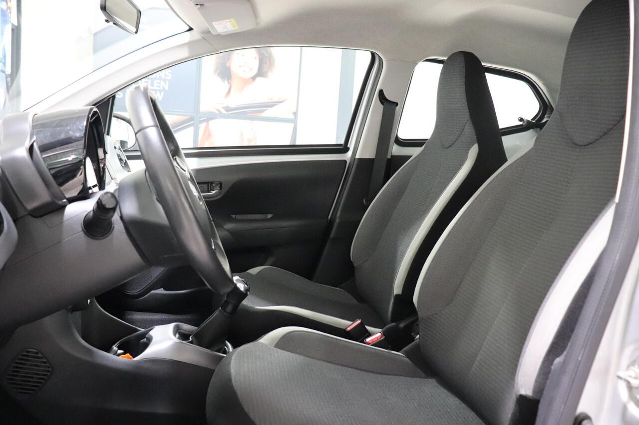Toyota AYGO 1.0 VVT-i X-Play, Apple Carplay/Android auto, Airco, Parkeercamera!