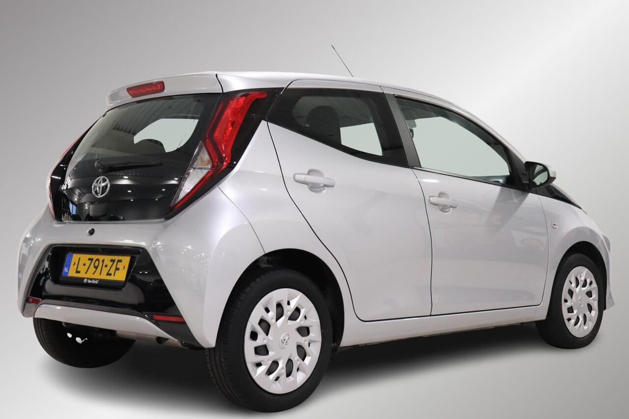 Toyota AYGO 1.0 VVT-i X-Play, Apple Carplay/Android auto, Airco, Parkeercamera!
