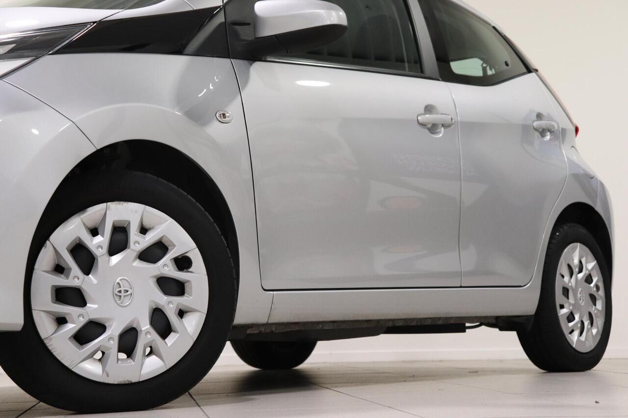 Toyota AYGO 1.0 VVT-i X-Play, Apple Carplay/Android auto, Airco, Parkeercamera!