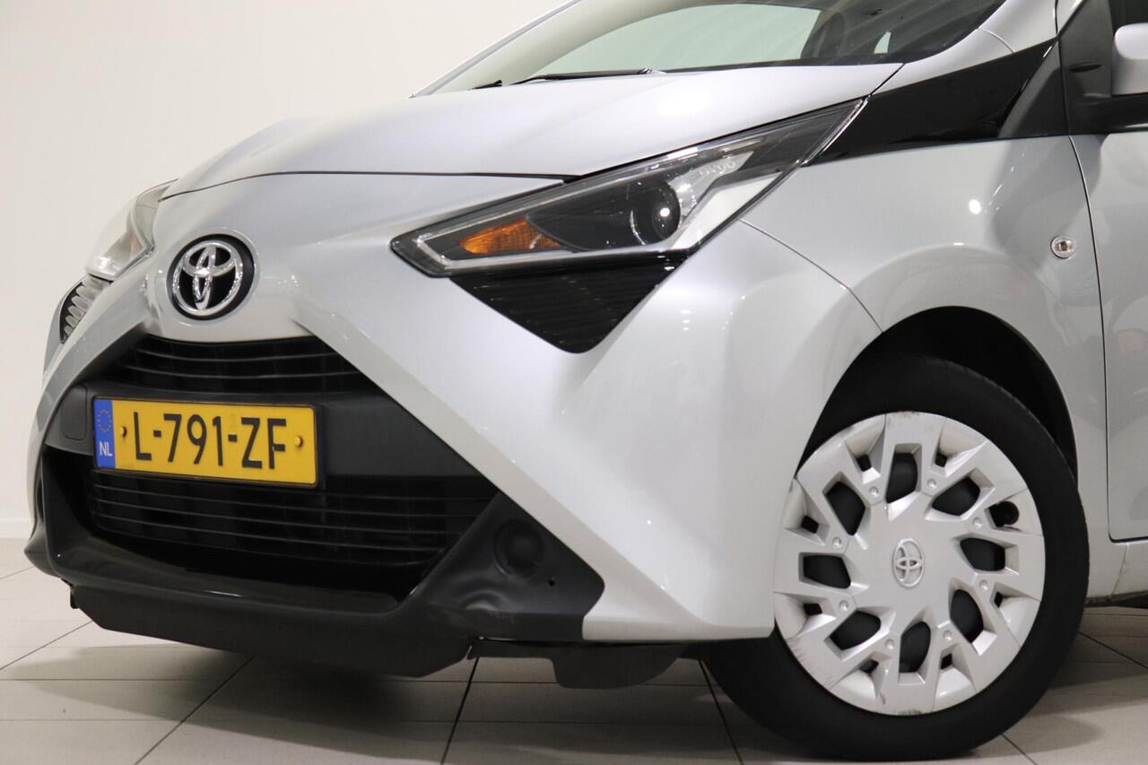 Toyota AYGO 1.0 VVT-i X-Play, Apple Carplay/Android auto, Airco, Parkeercamera!