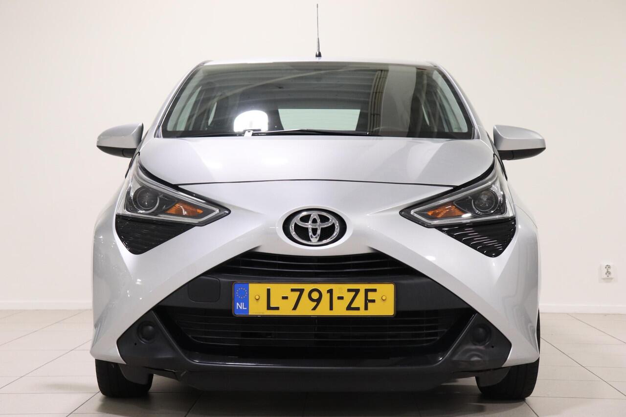 Toyota AYGO 1.0 VVT-i X-Play, Apple Carplay/Android auto, Airco, Parkeercamera!