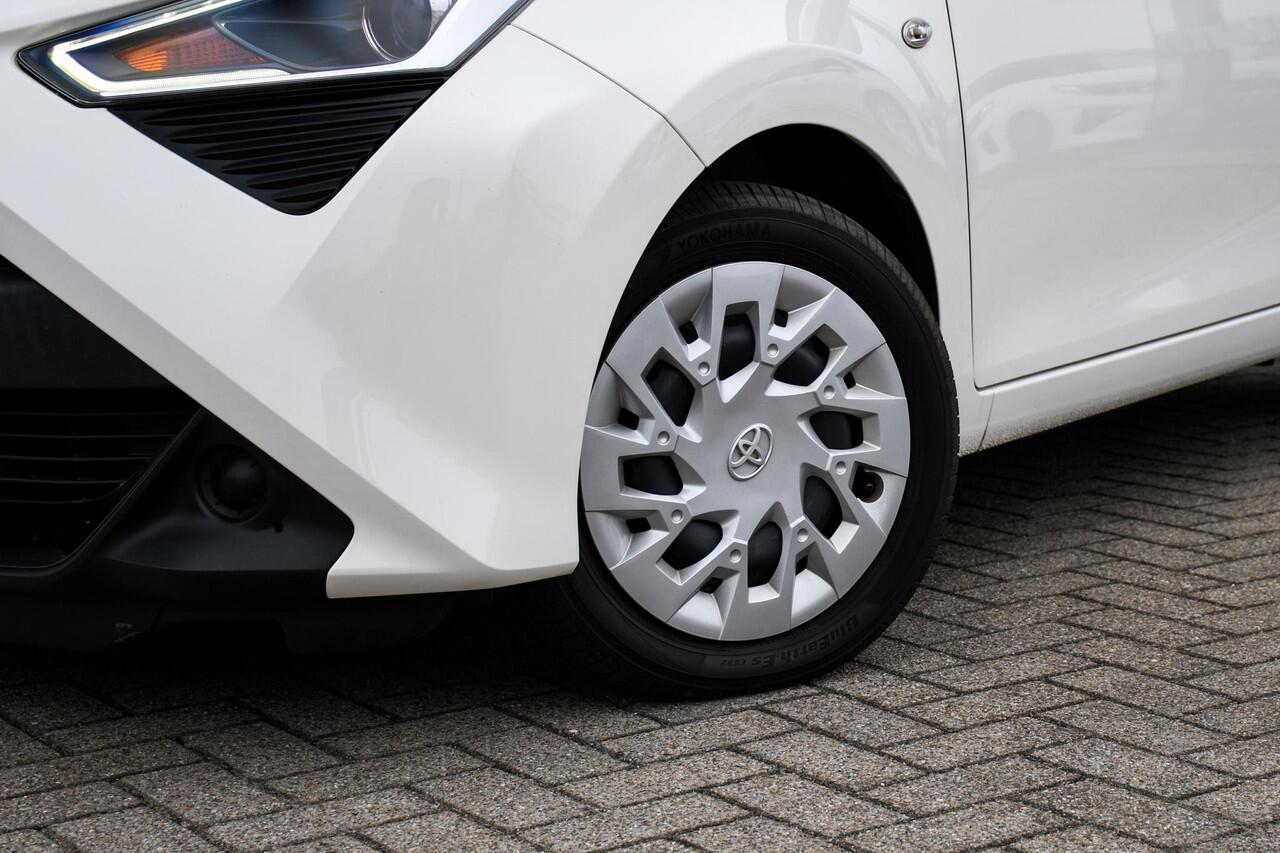 Toyota AYGO 1.0 VVT-i x-play APPLE CARPLAY/ HILL HOLD/ LED