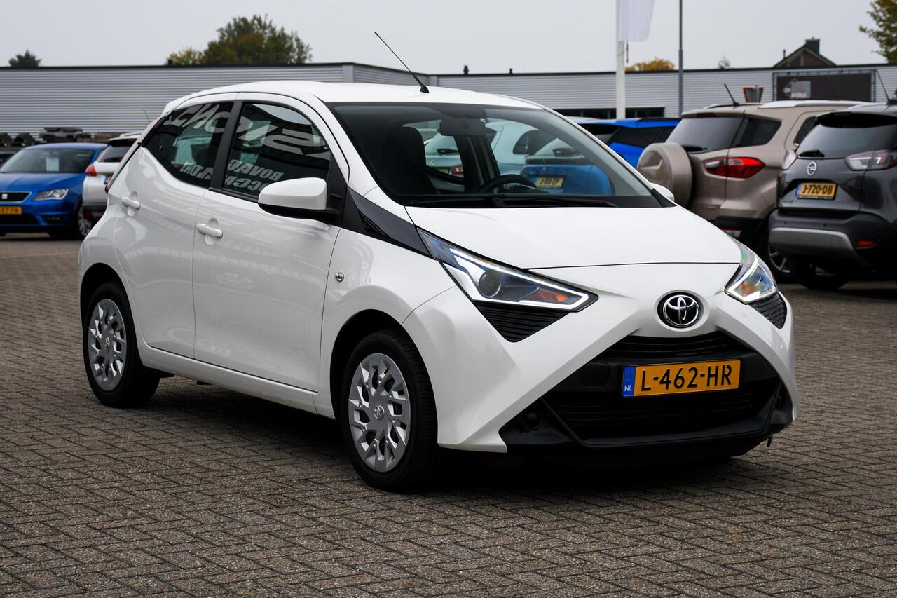 Toyota AYGO 1.0 VVT-i x-play APPLE CARPLAY/ HILL HOLD/ LED