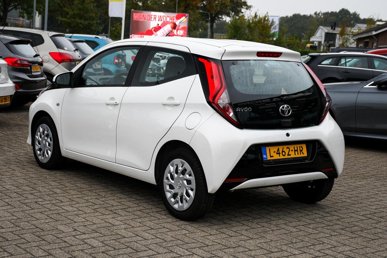 Toyota AYGO 1.0 VVT-i x-play APPLE CARPLAY/ HILL HOLD/ LED