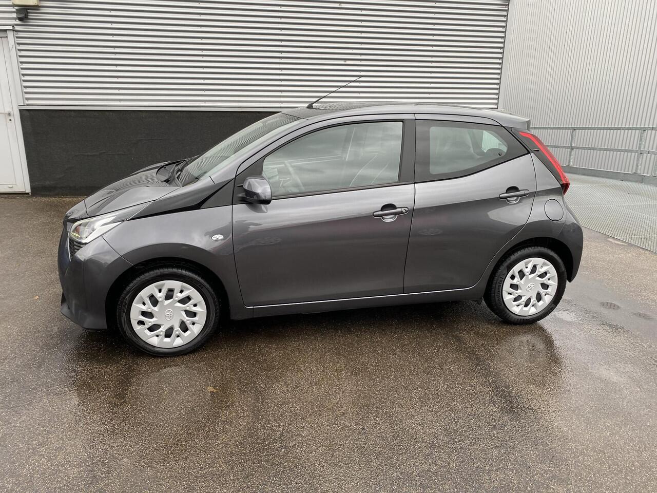 Toyota AYGO 1.0 VVT-i x-play Apple Carplay en/of Android auto navigatie, Achteruitrijcamera, 1e eign. NL-auto