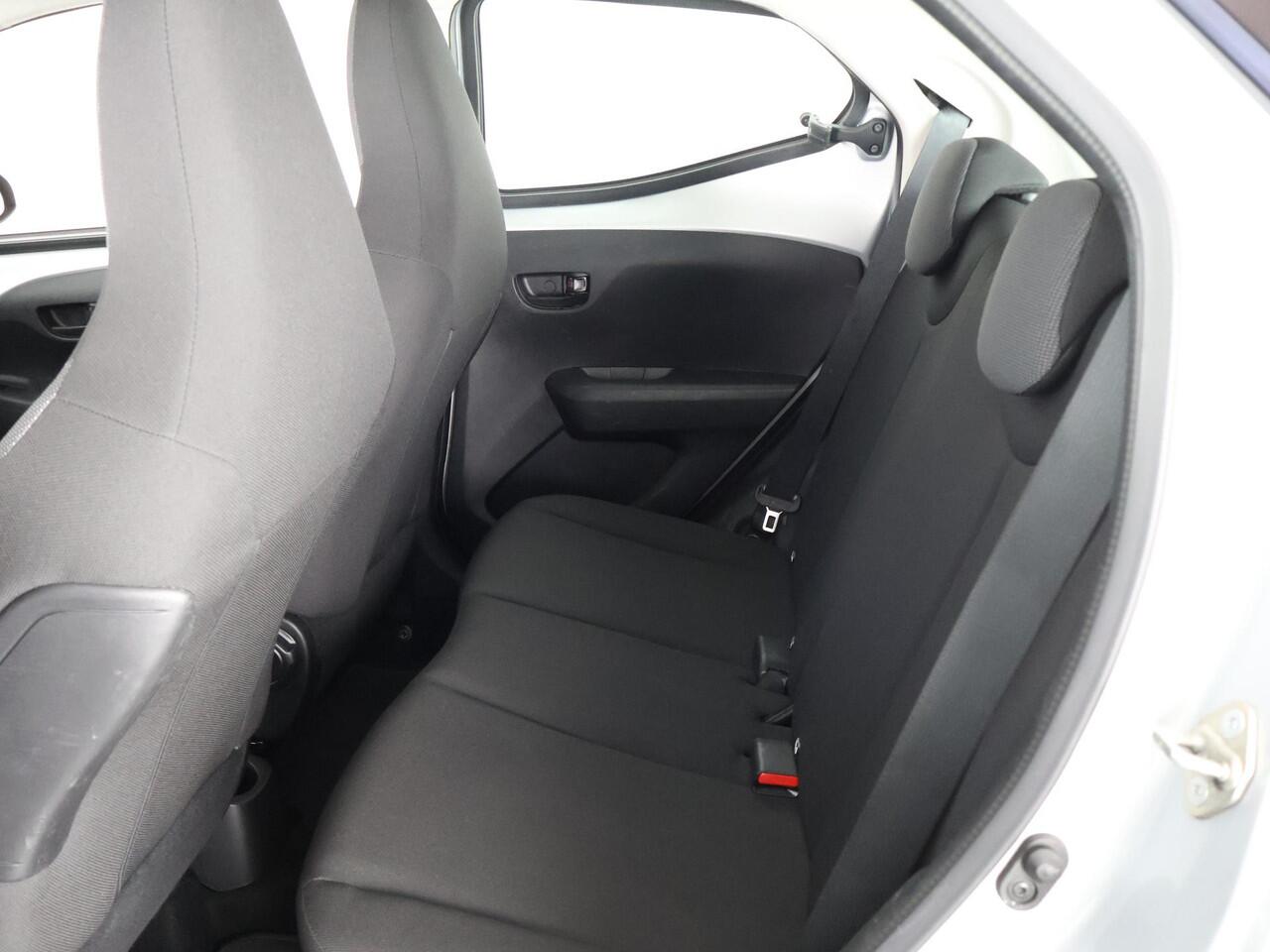 Toyota AYGO 1.0 VVT-i X SILVERLINE FUN CARPLAY NAVI AIRCO.5 DRS .GARANTIE TOT 2031 !