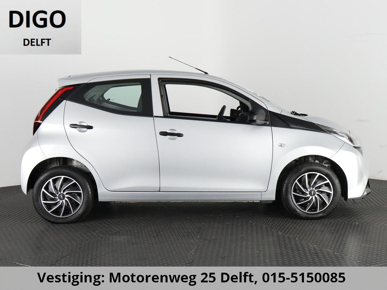 Toyota AYGO 1.0 VVT-i X SILVERLINE FUN CARPLAY NAVI AIRCO.5 DRS .GARANTIE TOT 2031 !