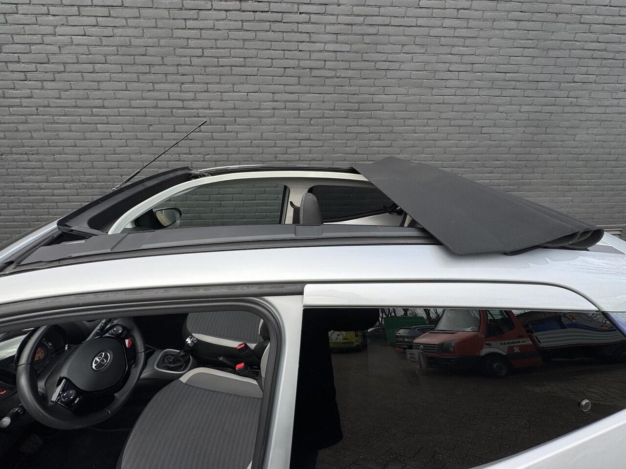 Toyota AYGO 1.0 VVT-i x-joy cabrio
