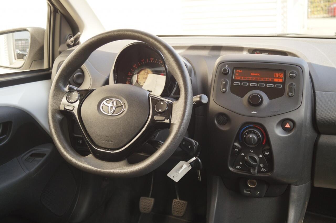 Toyota AYGO 1.0 VVT-i X-Fun -AIRCO-LED-