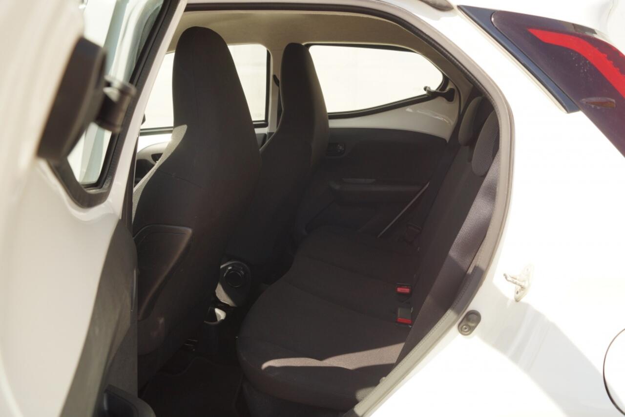 Toyota AYGO 1.0 VVT-i X-Fun -AIRCO-LED-