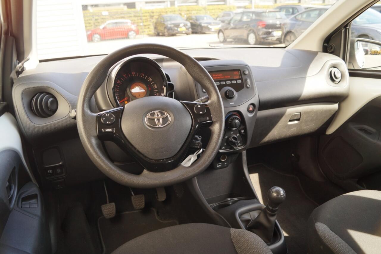 Toyota AYGO 1.0 VVT-i X-Fun -AIRCO-LED-