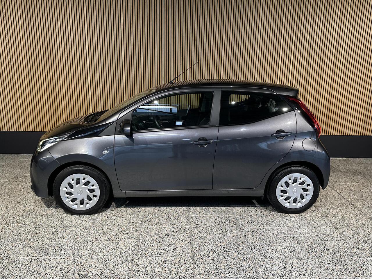 Toyota AYGO 1.0 VVT-i x-play Navi | Camera | LED verlichting