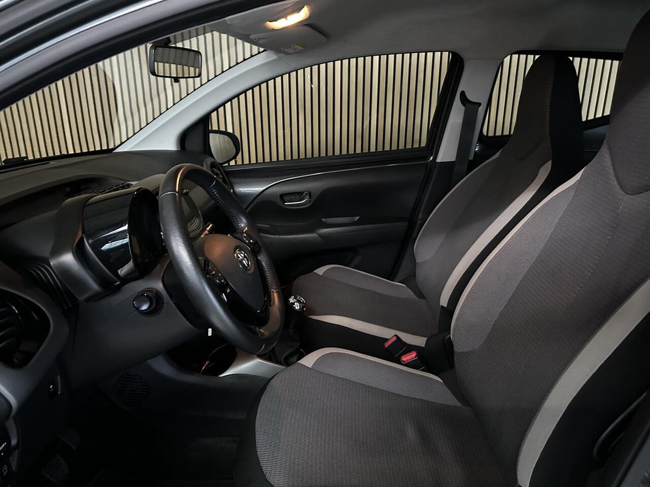 Toyota AYGO 1.0 VVT-i x-play Navi | Camera | LED verlichting