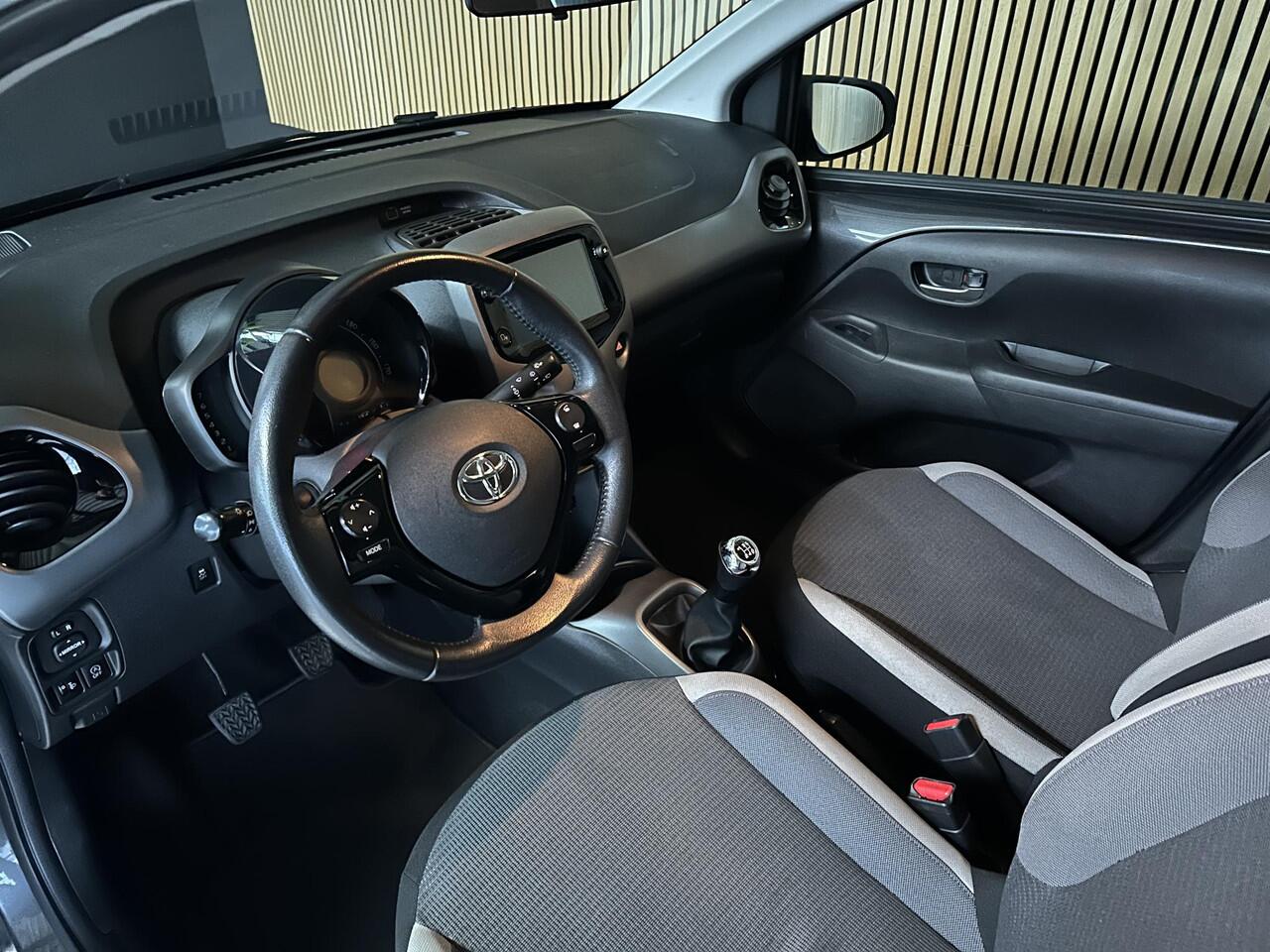 Toyota AYGO 1.0 VVT-i x-play Navi | Camera | LED verlichting