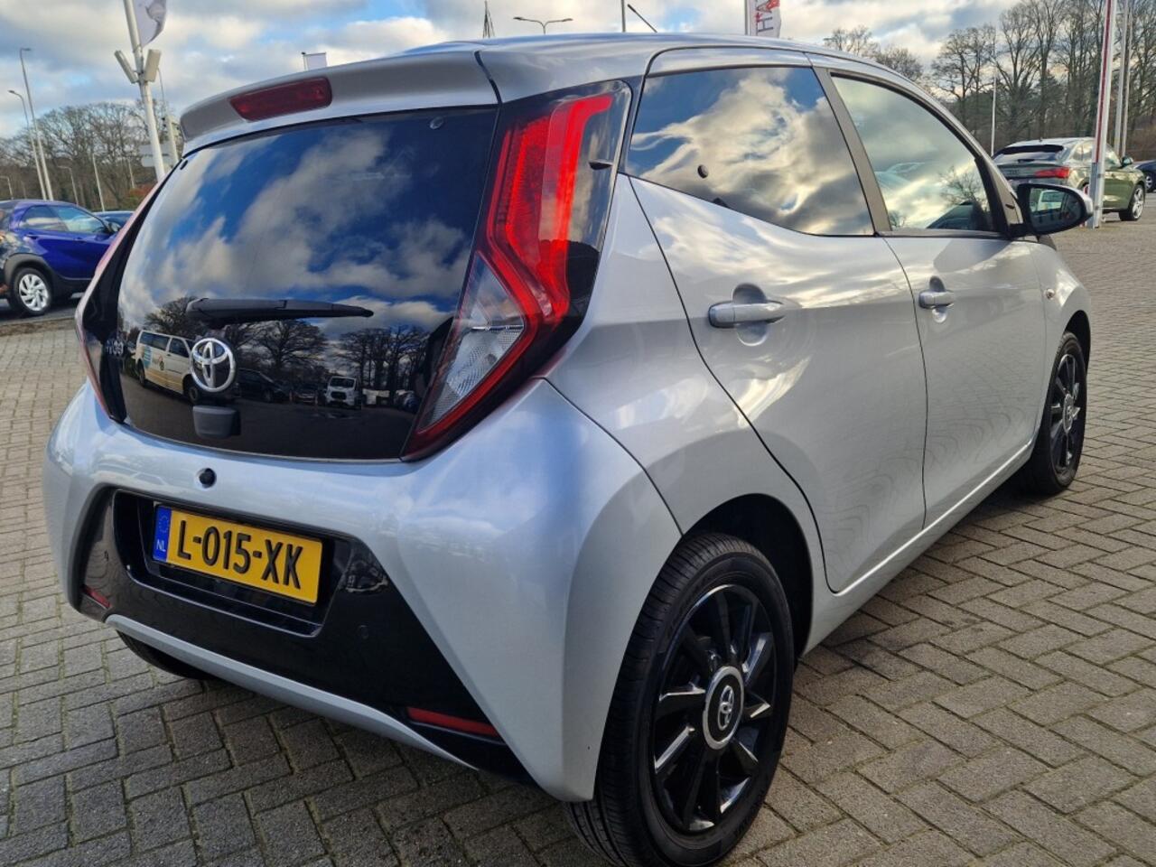 Toyota AYGO 1.0 VVT-I X-PLAY Sport Camera Climate PDC Cruise Ctrl. LM 16Zwart