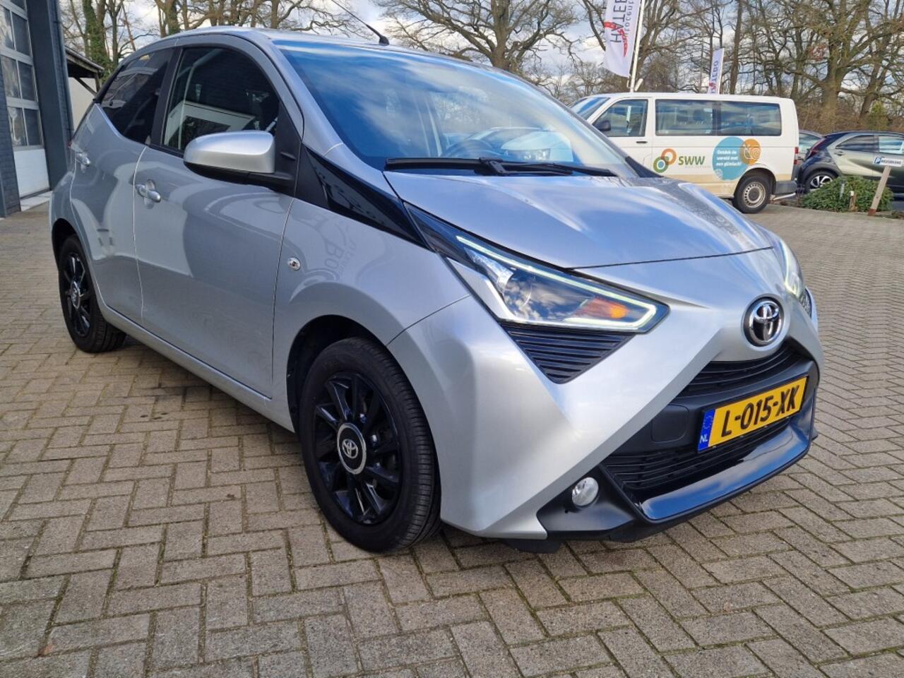Toyota AYGO 1.0 VVT-I X-PLAY Sport Camera Climate PDC Cruise Ctrl. LM 16Zwart