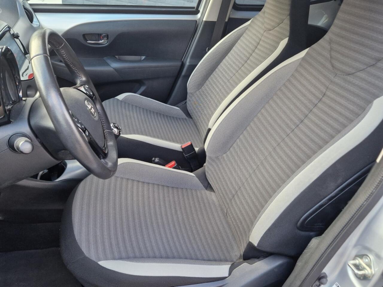 Toyota AYGO 1.0 VVT-I X-PLAY Sport Camera Climate PDC Cruise Ctrl. LM 16Zwart