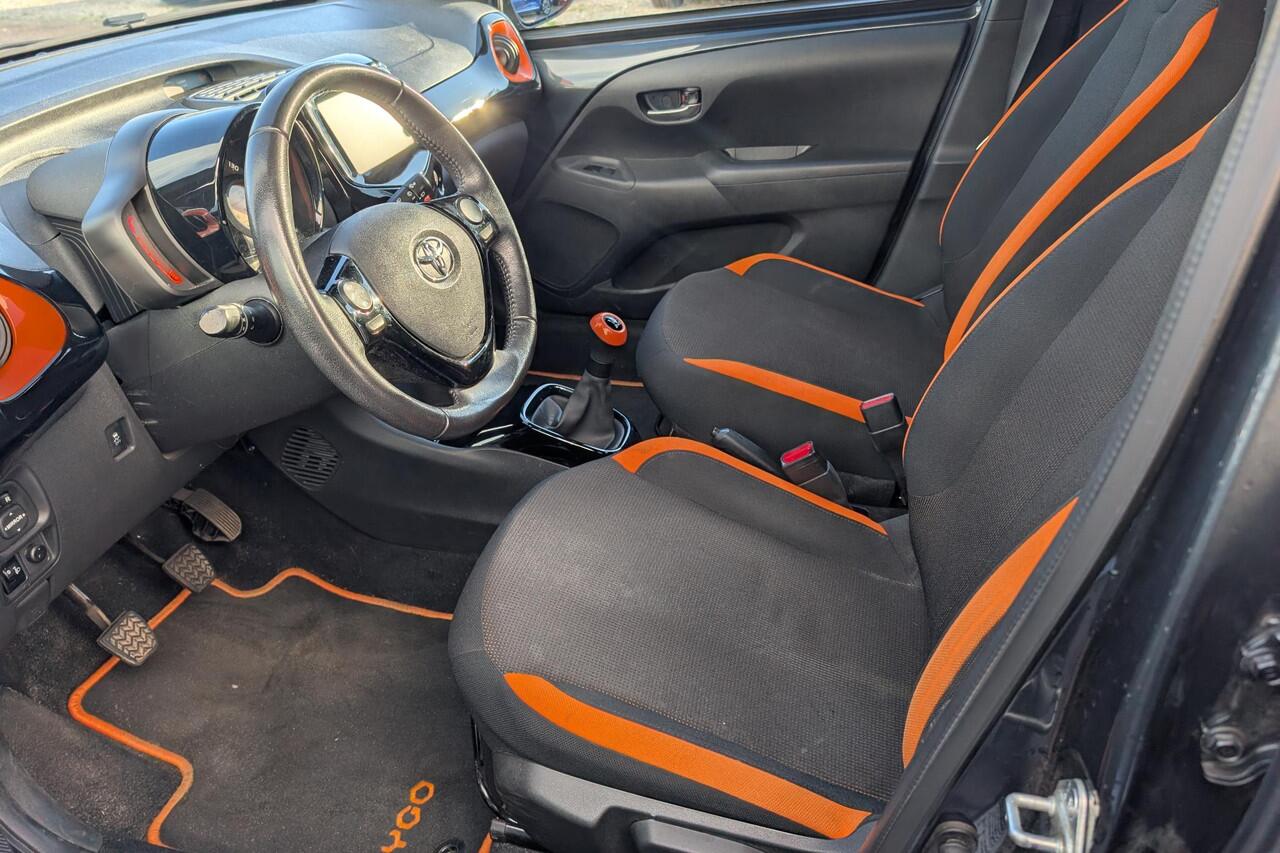 Toyota AYGO 1.0 VVT-i x-JBL Achteruitrijcamera, Navigatie met Apple Carplay & Android Auto, JBL premium audio