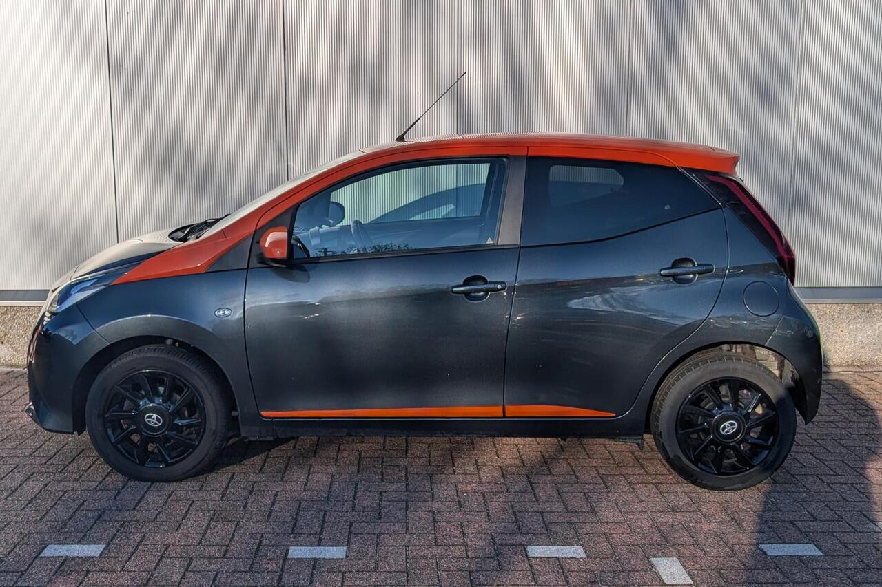 Toyota AYGO 1.0 VVT-i x-JBL Achteruitrijcamera, Navigatie met Apple Carplay & Android Auto, JBL premium audio