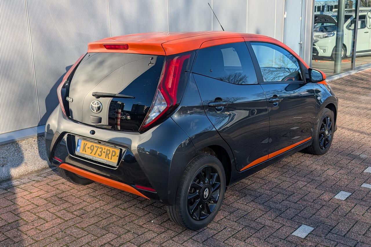 Toyota AYGO 1.0 VVT-i x-JBL Achteruitrijcamera, Navigatie met Apple Carplay & Android Auto, JBL premium audio