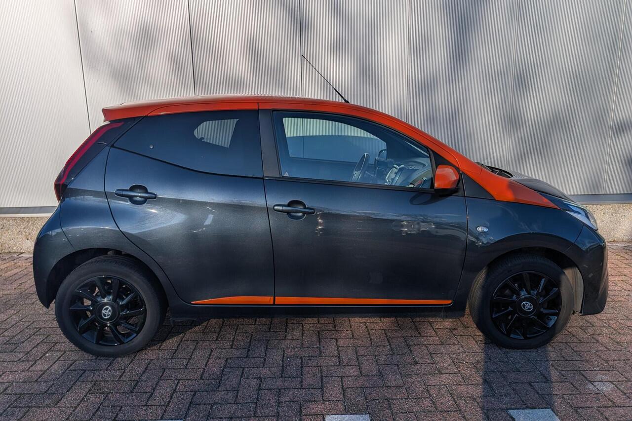Toyota AYGO 1.0 VVT-i x-JBL Achteruitrijcamera, Navigatie met Apple Carplay & Android Auto, JBL premium audio