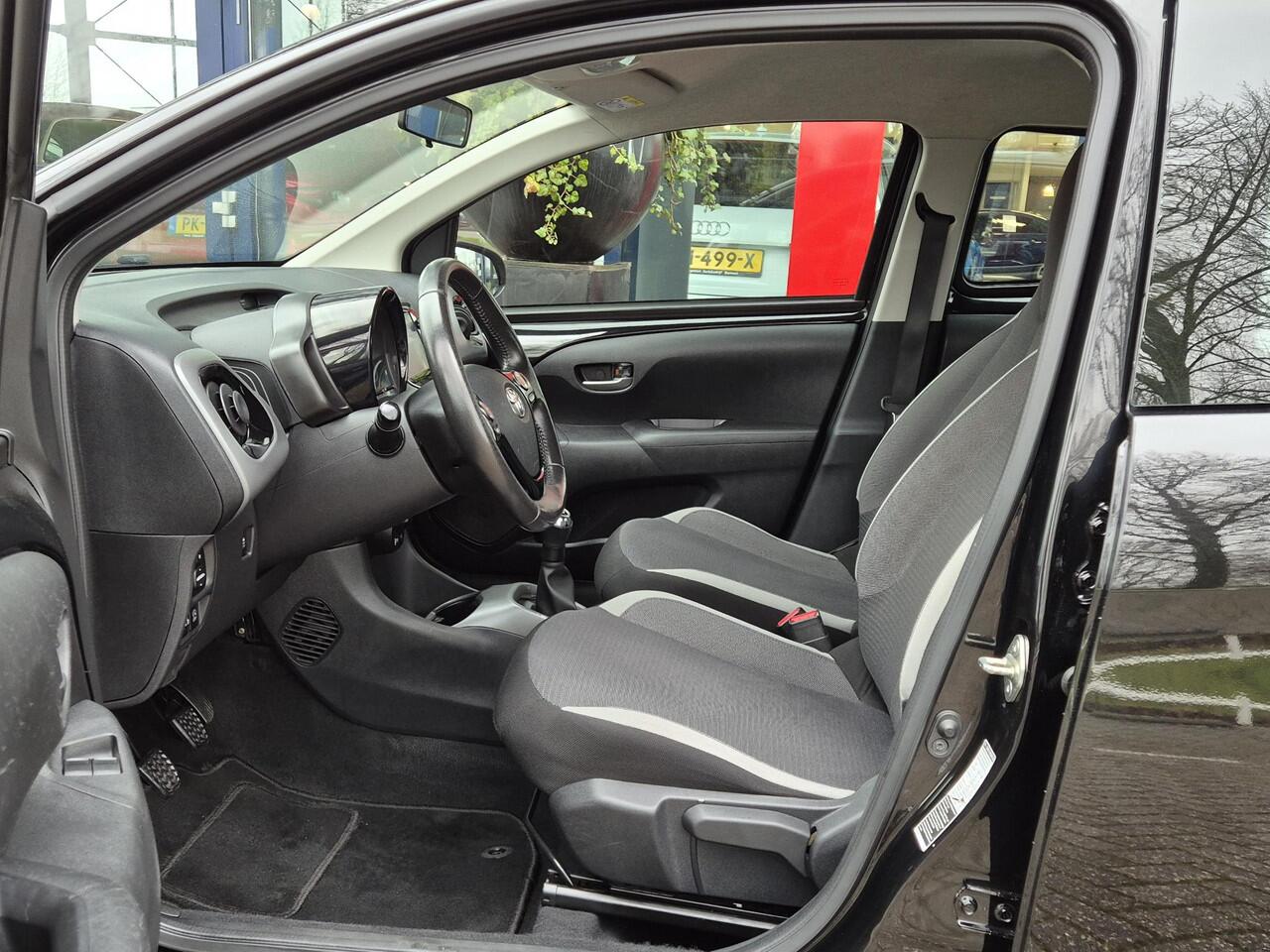 Toyota AYGO 1.0 VVT-i x-play | Navigatie via Smartphone | Apple Carplay | Airconditioning | Parkeercamera