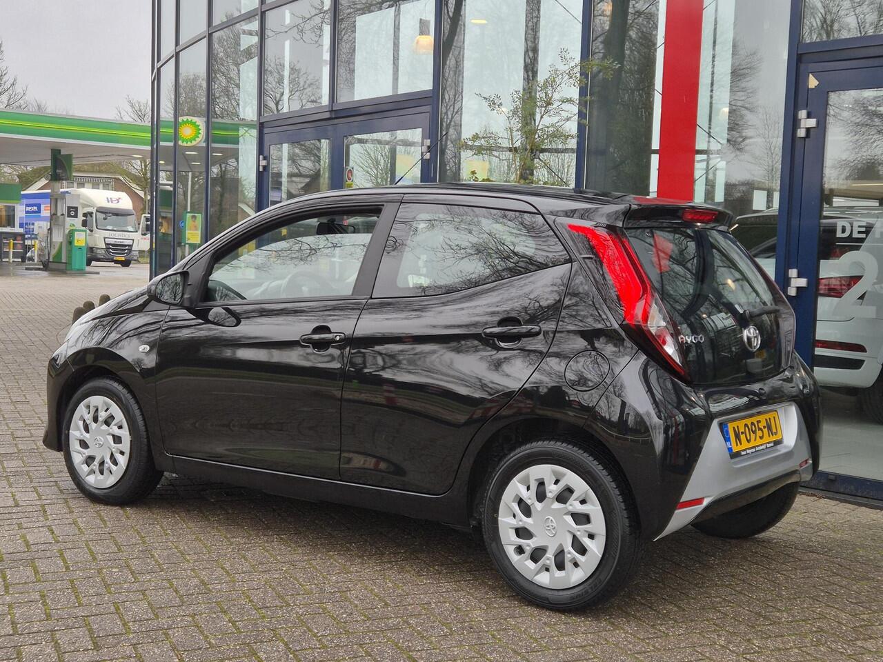 Toyota AYGO 1.0 VVT-i x-play | Navigatie via Smartphone | Apple Carplay | Airconditioning | Parkeercamera