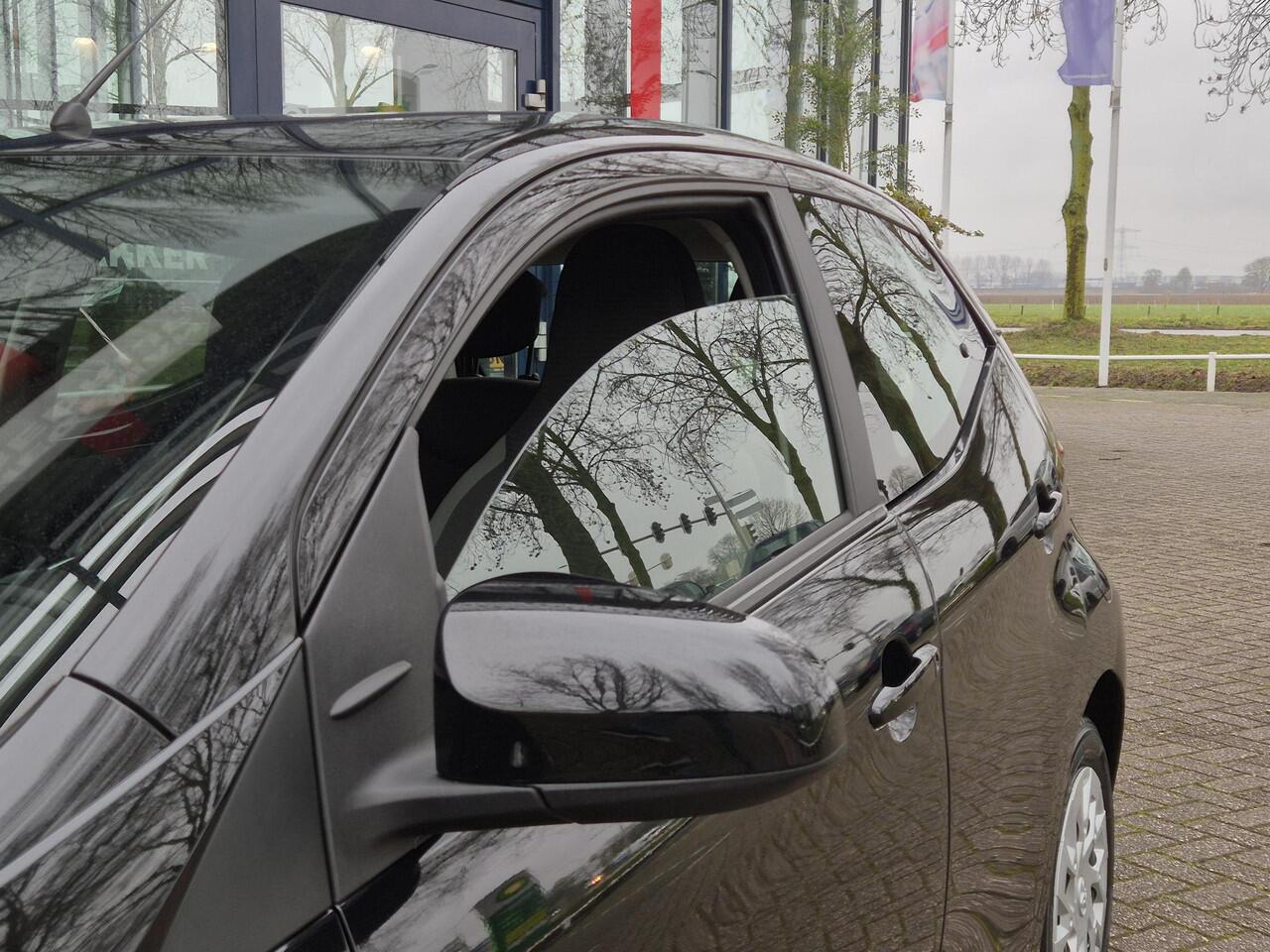 Toyota AYGO 1.0 VVT-i x-play | Navigatie via Smartphone | Apple Carplay | Airconditioning | Parkeercamera