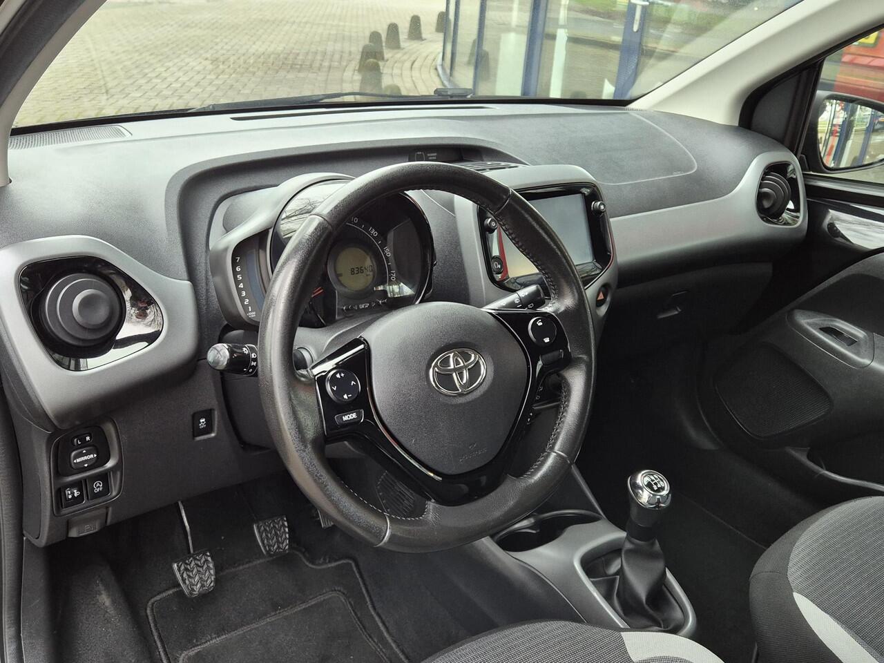 Toyota AYGO 1.0 VVT-i x-play | Navigatie via Smartphone | Apple Carplay | Airconditioning | Parkeercamera