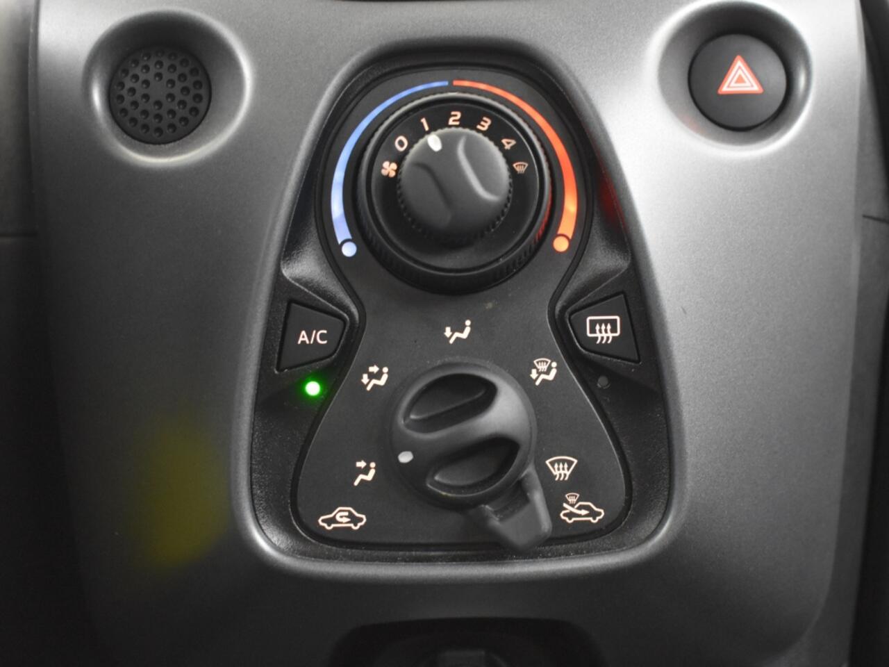 Toyota AYGO 1.0 VVT-i x-play cabrio automaat